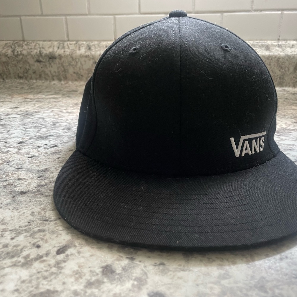 Vans “off the wall” black hat - flex fit